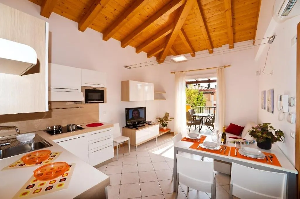 Ξενοδοχείο με διαμερίσματα Villaggio Sant'Andrea Καόρλε